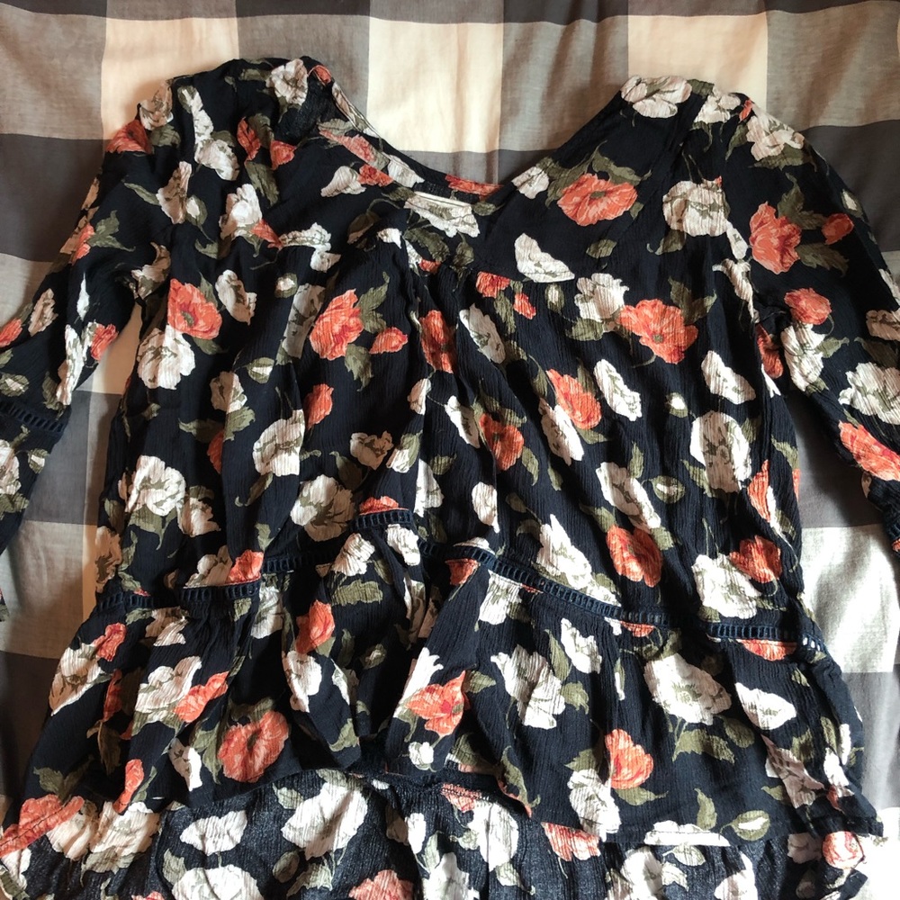 Abercrombie and Fitch Peasant Top (fits cropped)